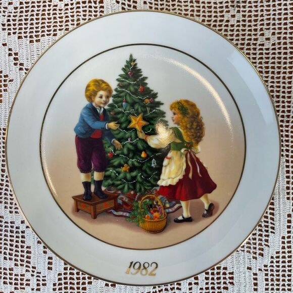 1982’ Vintage porcelain plate with 22k GOLD rims Christmas plate || Xmas tree - Picture 5 of 9